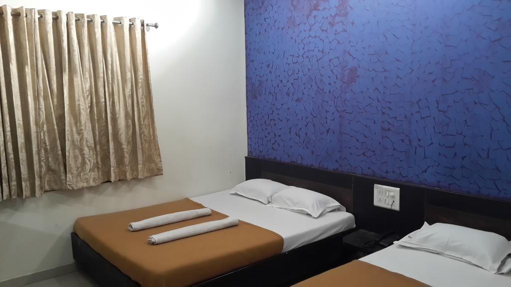 Hotel Sai Galaxy Inn Shirdi Exterior foto