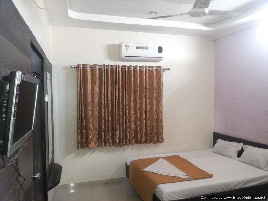 Hotel Sai Galaxy Inn Shirdi Habitación foto