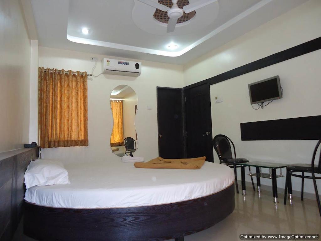 Hotel Sai Galaxy Inn Shirdi Habitación foto