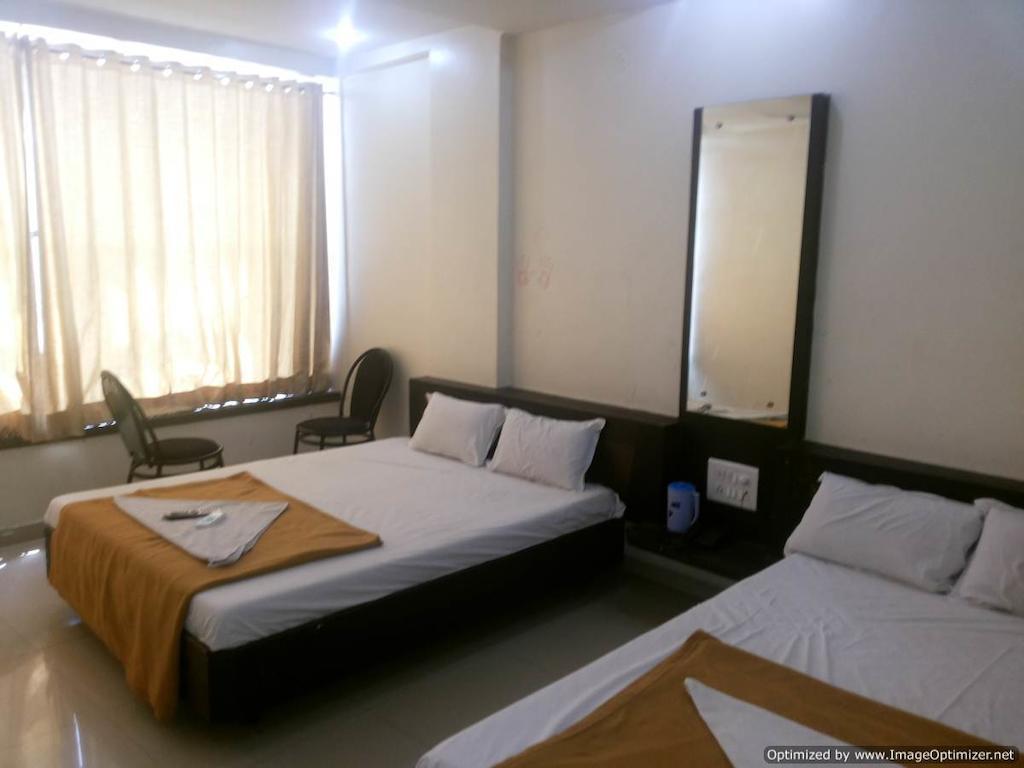 Hotel Sai Galaxy Inn Shirdi Habitación foto