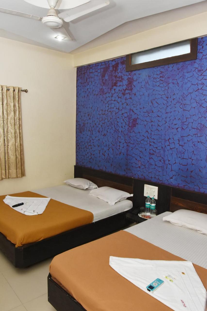 Hotel Sai Galaxy Inn Shirdi Exterior foto